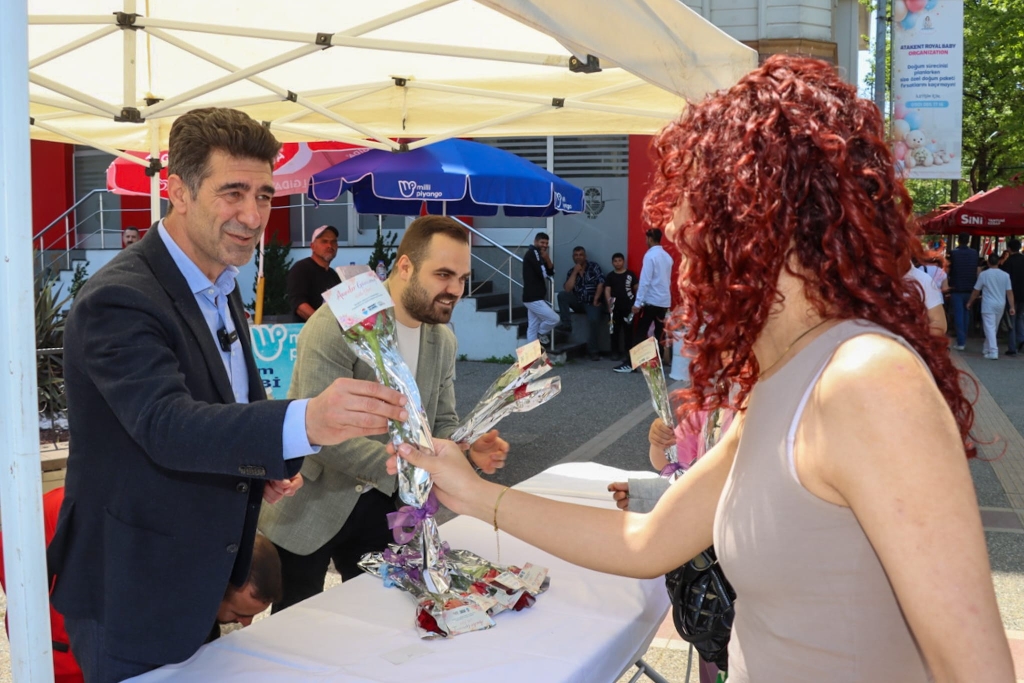 ANNELERE ÇİÇEKLER YALOVA BELEDİYESİ’NDEN