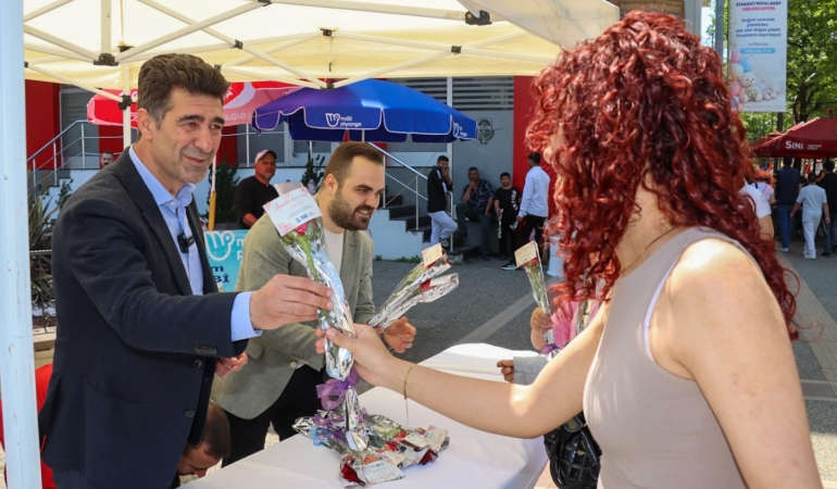 ANNELERE ÇİÇEKLER YALOVA BELEDİYESİ’NDEN 1 ANNELERE ÇİÇEKLER YALOVA BELEDİYESİ’NDEN