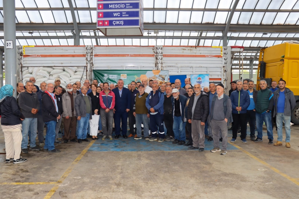Yalova Belediyesi’nden Arıcılara Destek: 58 Üreticiye 200 Çuval Arı Besisi Dağıtıldı