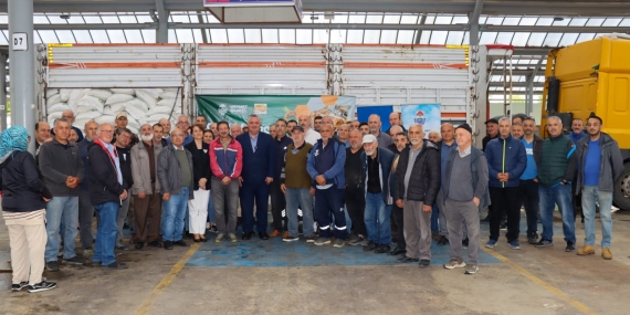 Yalova Belediyesi’nden Arıcılara Destek: 58 Üreticiye 200 Çuval Arı Besisi Dağıtıldı
