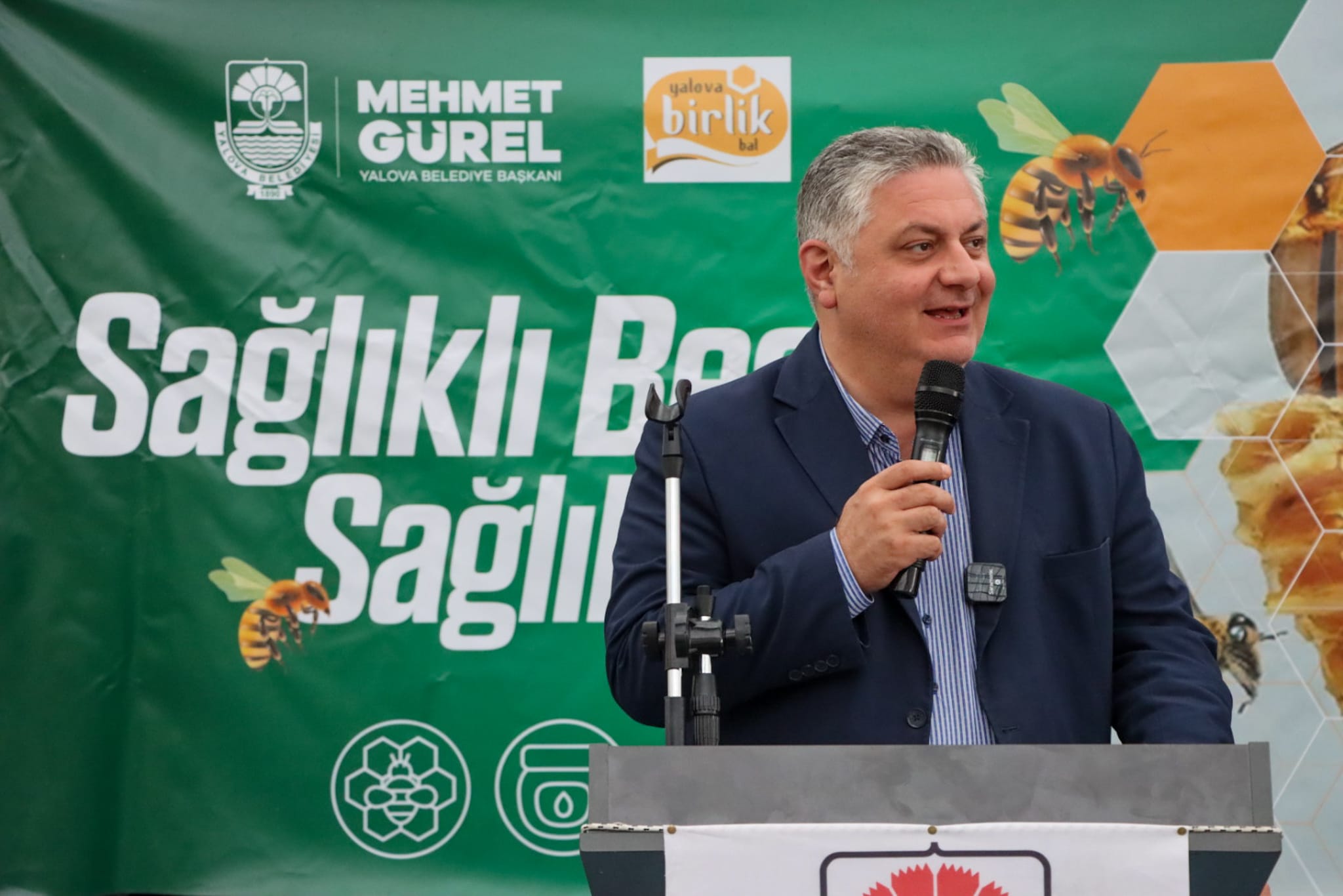 Yalova Belediyesi’nden Arıcılara Destek: 58 Üreticiye 200 Çuval Arı Besisi Dağıtıldı