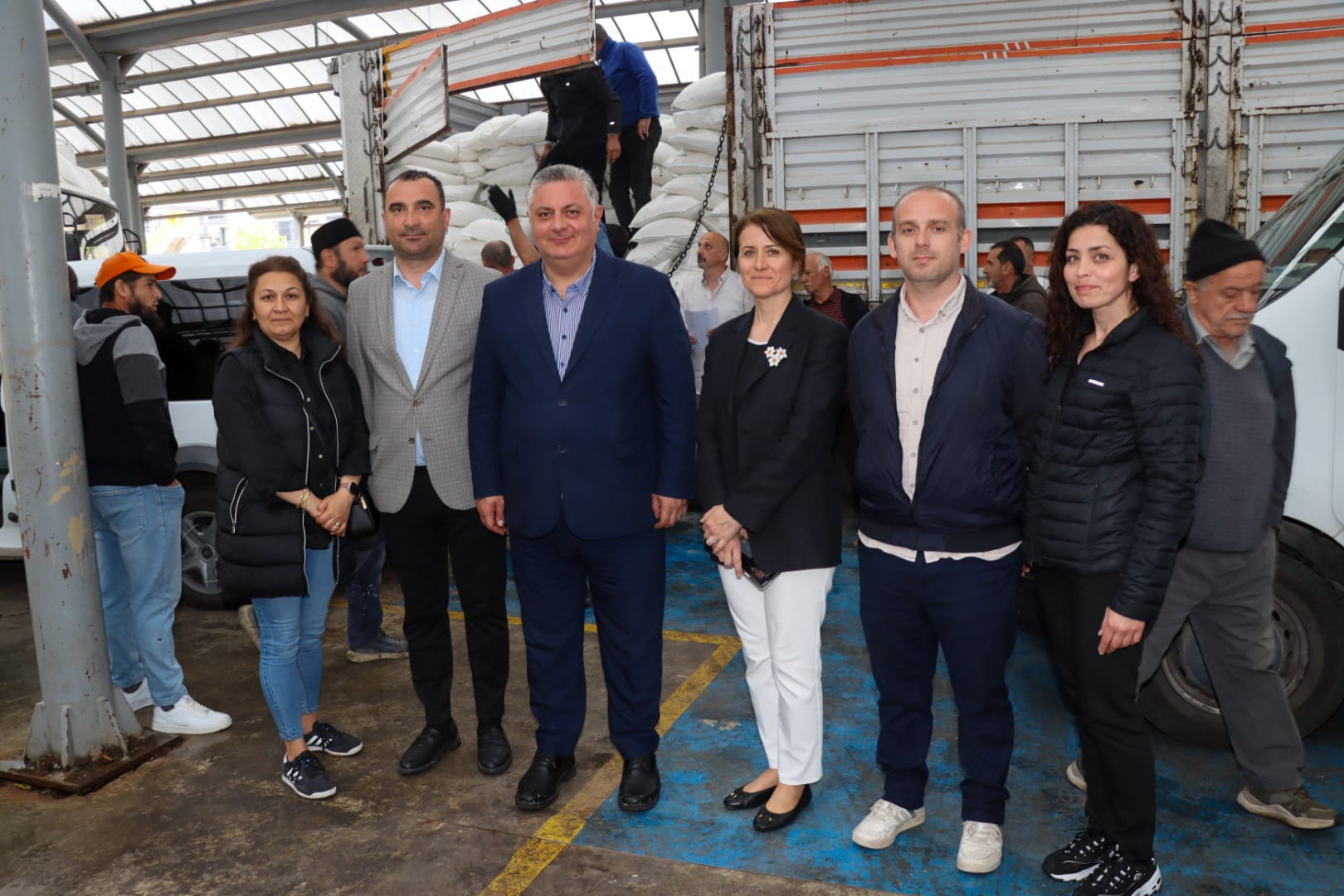 Yalova Belediyesi’nden Arıcılara Destek: 58 Üreticiye 200 Çuval Arı Besisi Dağıtıldı