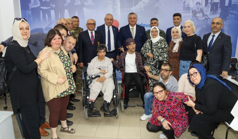 Yalova Belediyesi’nden Sosyal Belediyecilikte Yeni Adım: Engelsiz Destek Ofisi Hizmete Açıldı 6 Yalova Belediyesi’nden Sosyal Belediyecilikte Yeni Adım: Engelsiz Destek Ofisi Hizmete Açıldı