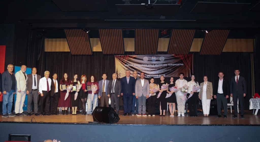 Yalova’da Liseler Arası Türkü Yarışması Coşkusu