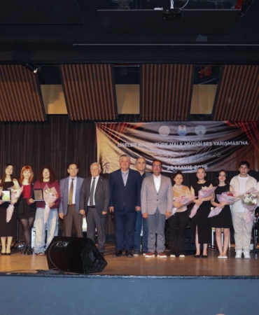 Yalova’da Liseler Arası Türkü Yarışması Coşkusu 4 Yalova’da Liseler Arası Türkü Yarışması Coşkusu