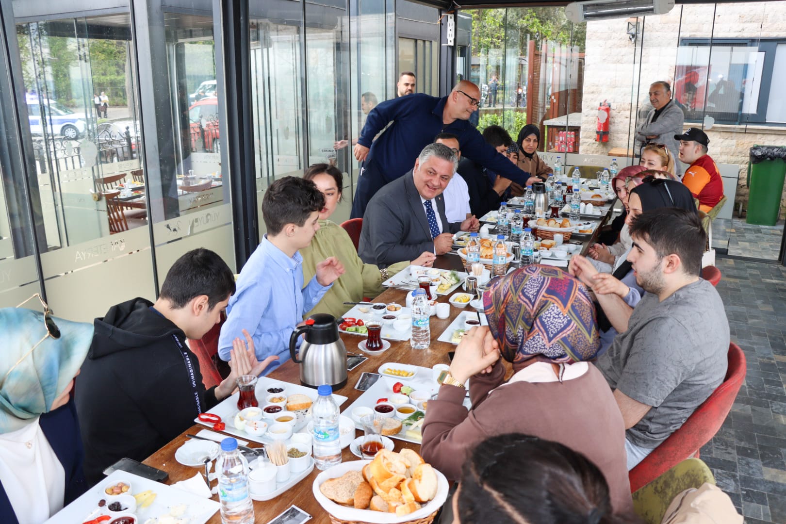 BAŞKAN MEHMET GÜREL, ENGELLİLER HAFTASI VE YÜRÜYEN KÖŞK ETKİNLİKLERİNDE ÖĞRENCİLERLE BULUŞTU 6 BAŞKAN MEHMET GÜREL, ENGELLİLER HAFTASI VE YÜRÜYEN KÖŞK ETKİNLİKLERİNDE ÖĞRENCİLERLE BULUŞTU