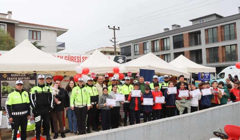 Çocuklar Trafik Bilincini Küçük Yaşta Kazanıyor: Yalova’da Uygulamalı Eğitimler Büyük İlgi Gördü 1 Çocuklar Trafik Bilincini Küçük Yaşta Kazanıyor: Yalova’da Uygulamalı Eğitimler Büyük İlgi Gördü