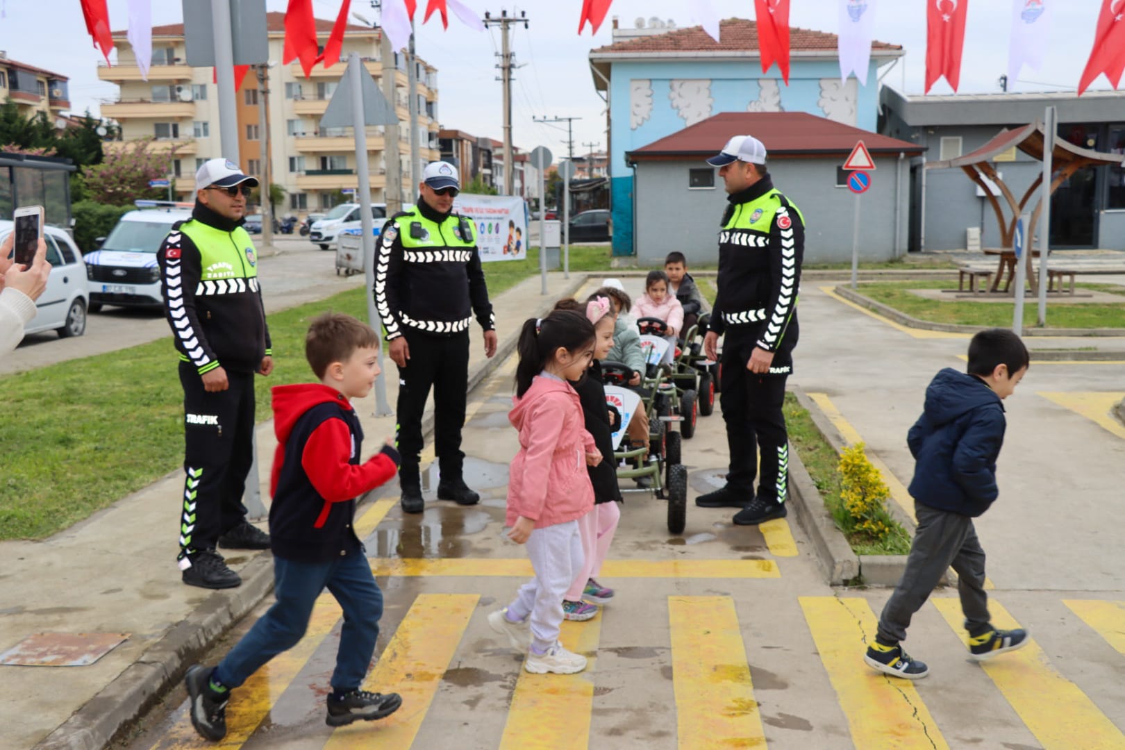 Çocuklar Trafik Bilincini Küçük Yaşta Kazanıyor: Yalova’da Uygulamalı Eğitimler Büyük İlgi Gördü