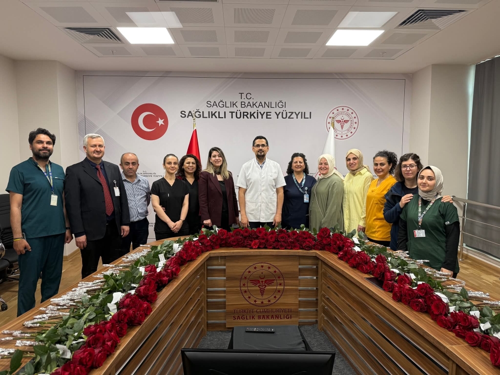 Başhekim Ergenç’ten Hemşirelere Anlamlı Kutlama: “İyi ki Varsınız”