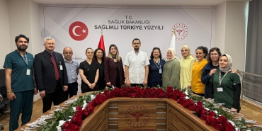 Başhekim Ergenç’ten Hemşirelere Anlamlı Kutlama: “İyi ki Varsınız” 117 Başhekim Ergenç’ten Hemşirelere Anlamlı Kutlama: “İyi ki Varsınız”