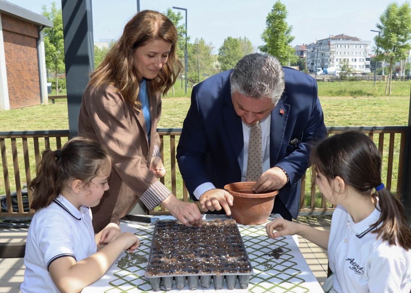 ATALIK TOHUMLAR MİNİK ELLERLE GELECEĞE TAŞINIYOR