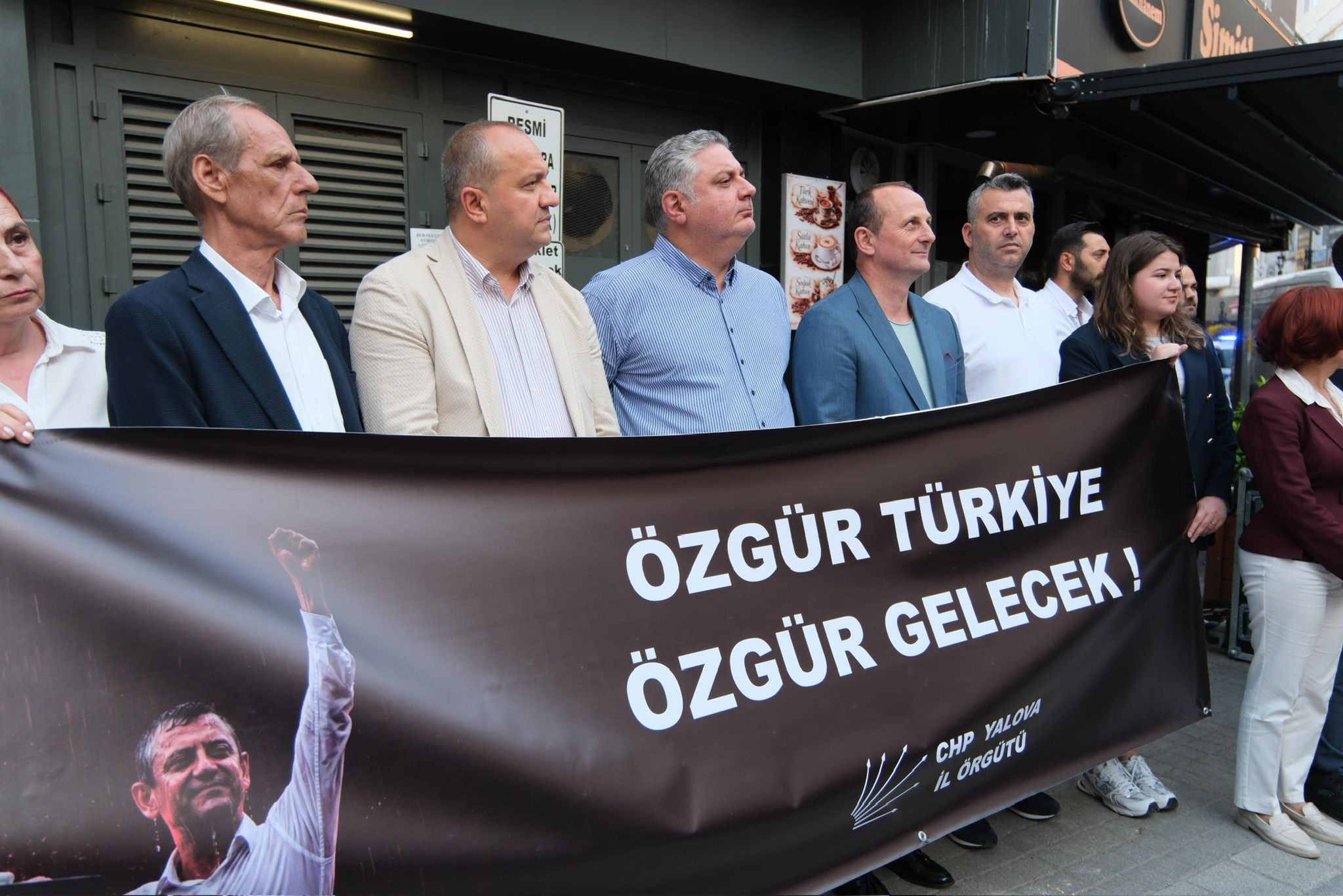 CHP Yalova Bayramlaşmada Tek Yürek Oldu: “Mücadeleyi Birlikte Büyüteceğiz” 6 CHP Yalova Bayramlaşmada Tek Yürek Oldu: “Mücadeleyi Birlikte Büyüteceğiz”