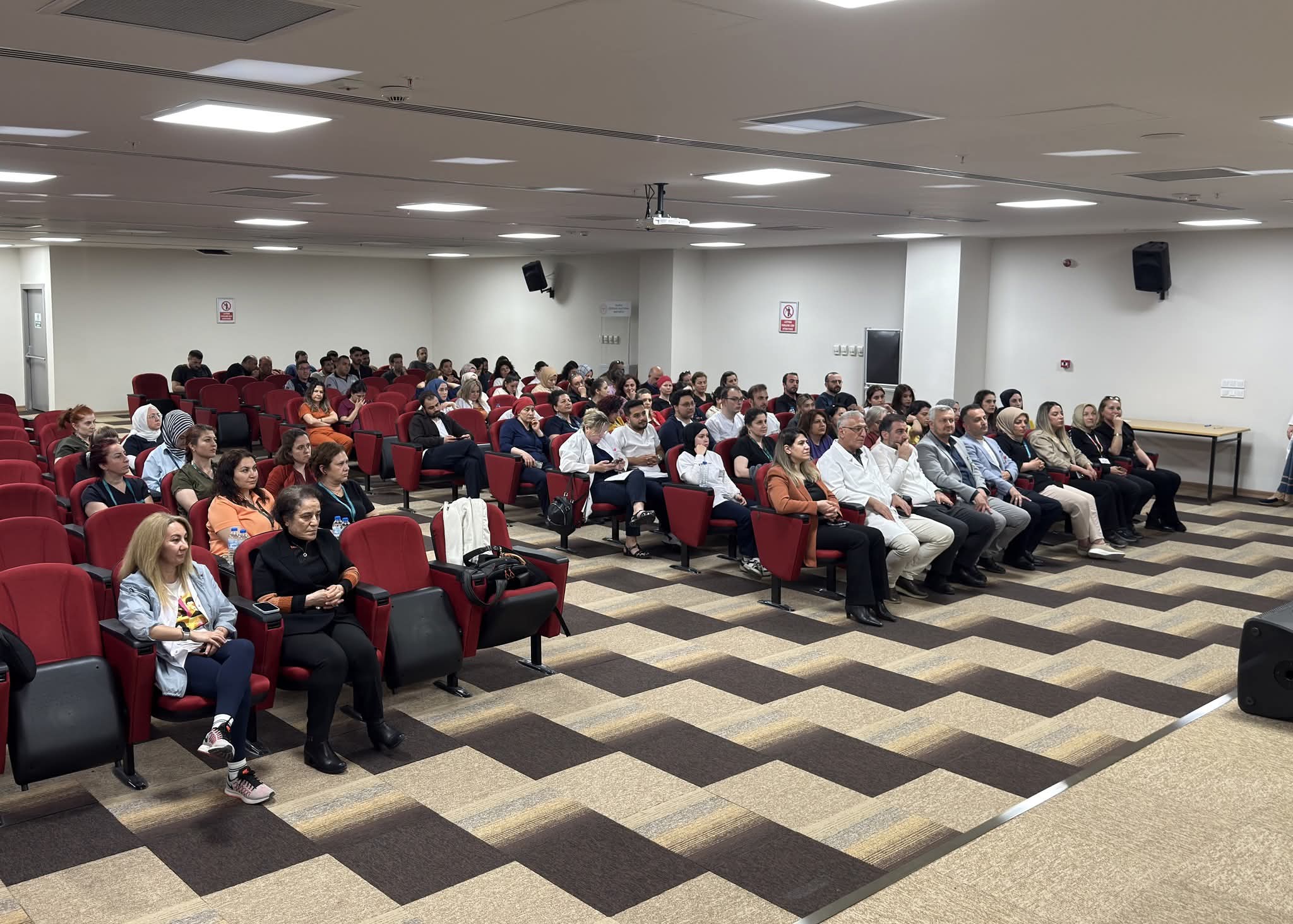 Yalova Eğitim ve Araştırma Hastanesi’nde İletişim Eğitimi Düzenlendi 1 Yalova Eğitim ve Araştırma Hastanesi’nde İletişim Eğitimi Düzenlendi
