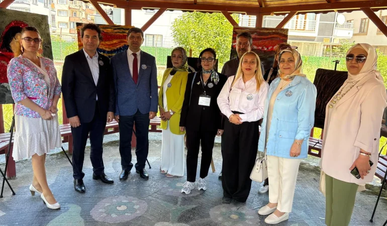 ÇİFTLİKKÖY’DE ATIKLAR SANATA DÖNÜŞTÜ 3 ÇİFTLİKKÖY’DE ATIKLAR SANATA DÖNÜŞTÜ