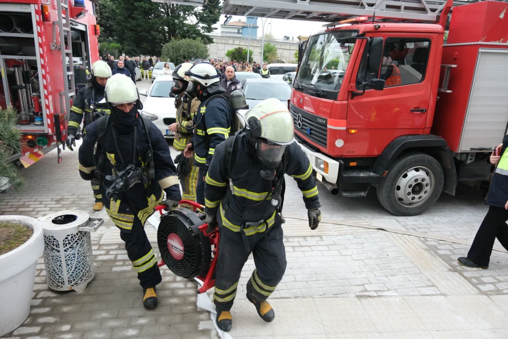 ÇİFTLİKKÖY’DE SENARYOLU YANGIN SÖNDÜRME TATBİKATI