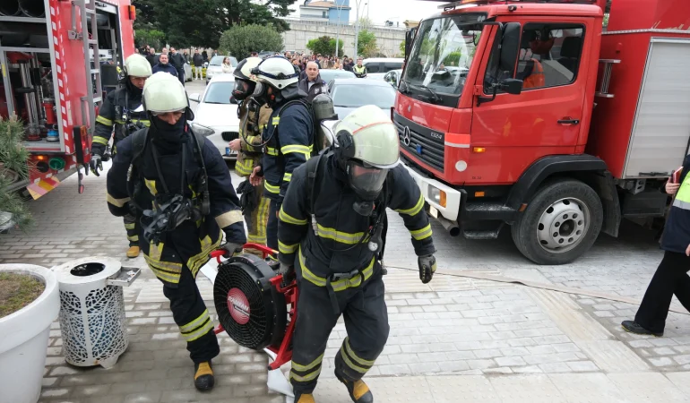 ÇİFTLİKKÖY’DE SENARYOLU YANGIN SÖNDÜRME TATBİKATI