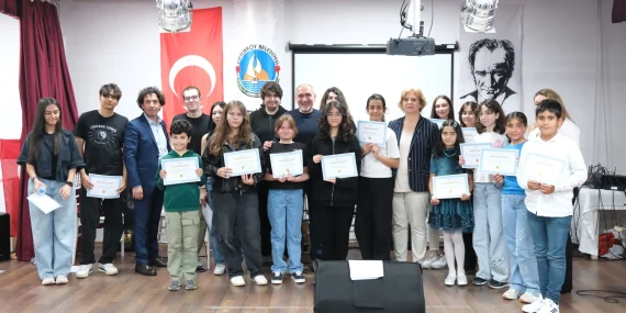 ÇİFTLİKKÖY’DE GİTAR KURSİYERLERİNİN KONSERİ BEĞENİ TOPLADI 11 ÇİFTLİKKÖY’DE GİTAR KURSİYERLERİNİN KONSERİ BEĞENİ TOPLADI