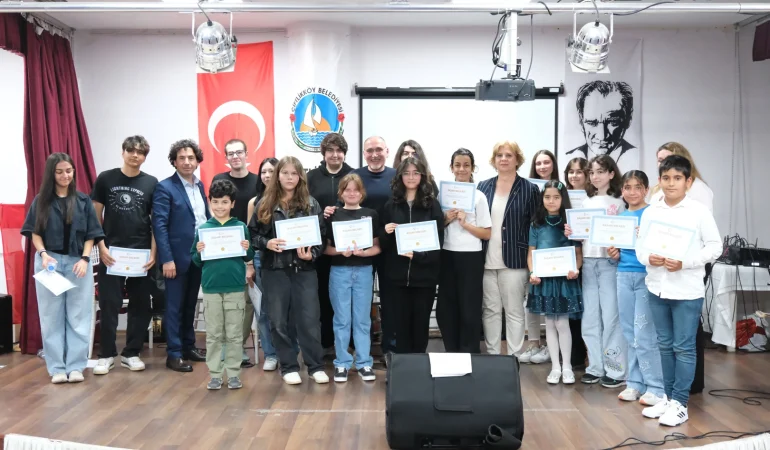 ÇİFTLİKKÖY’DE GİTAR KURSİYERLERİNİN KONSERİ BEĞENİ TOPLADI