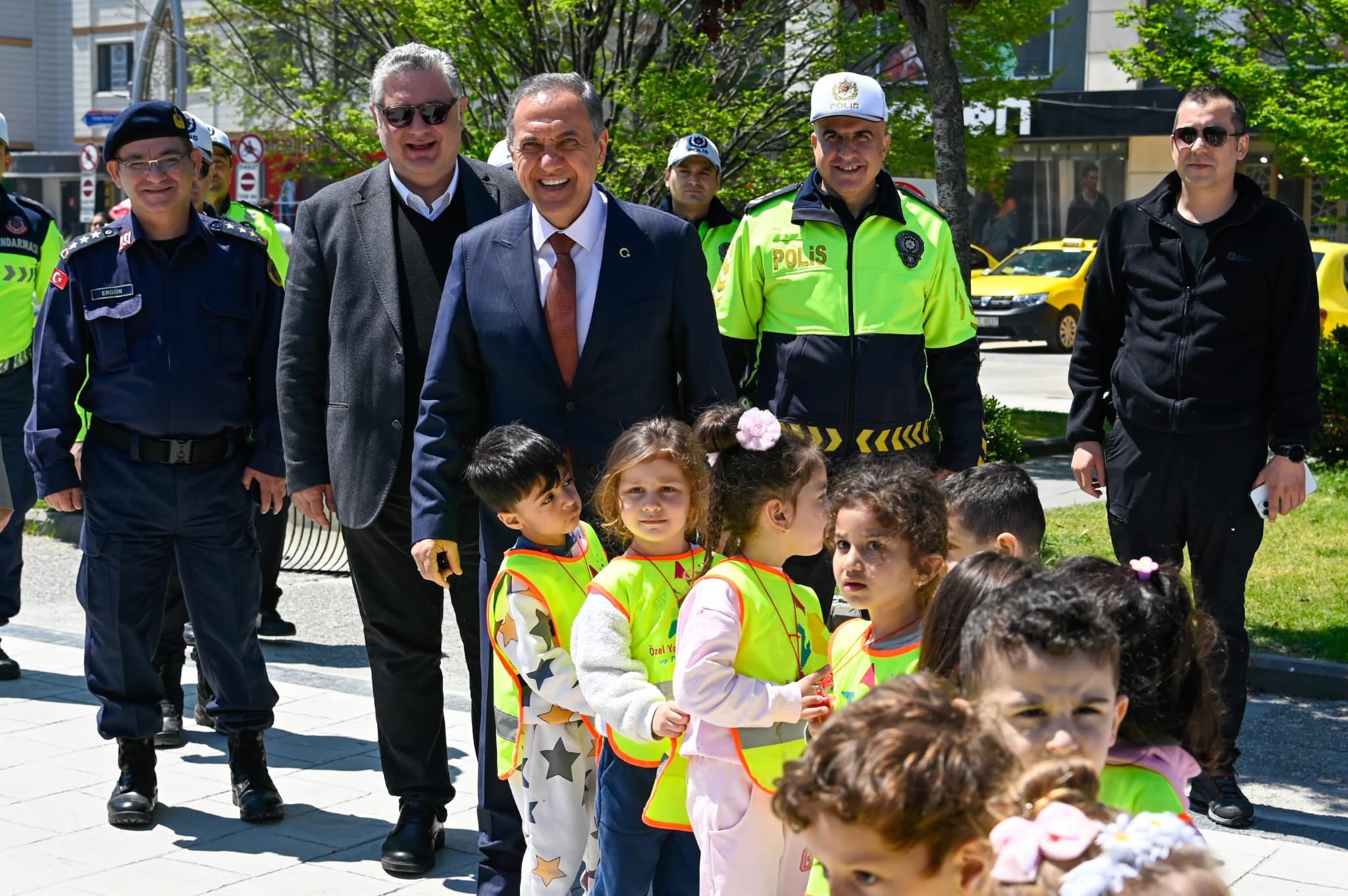 Yalova’da Trafik Haftası Etkinliği: Vali Usta Öğrenciler ve Motosiklet Sürücüleriyle Buluştu