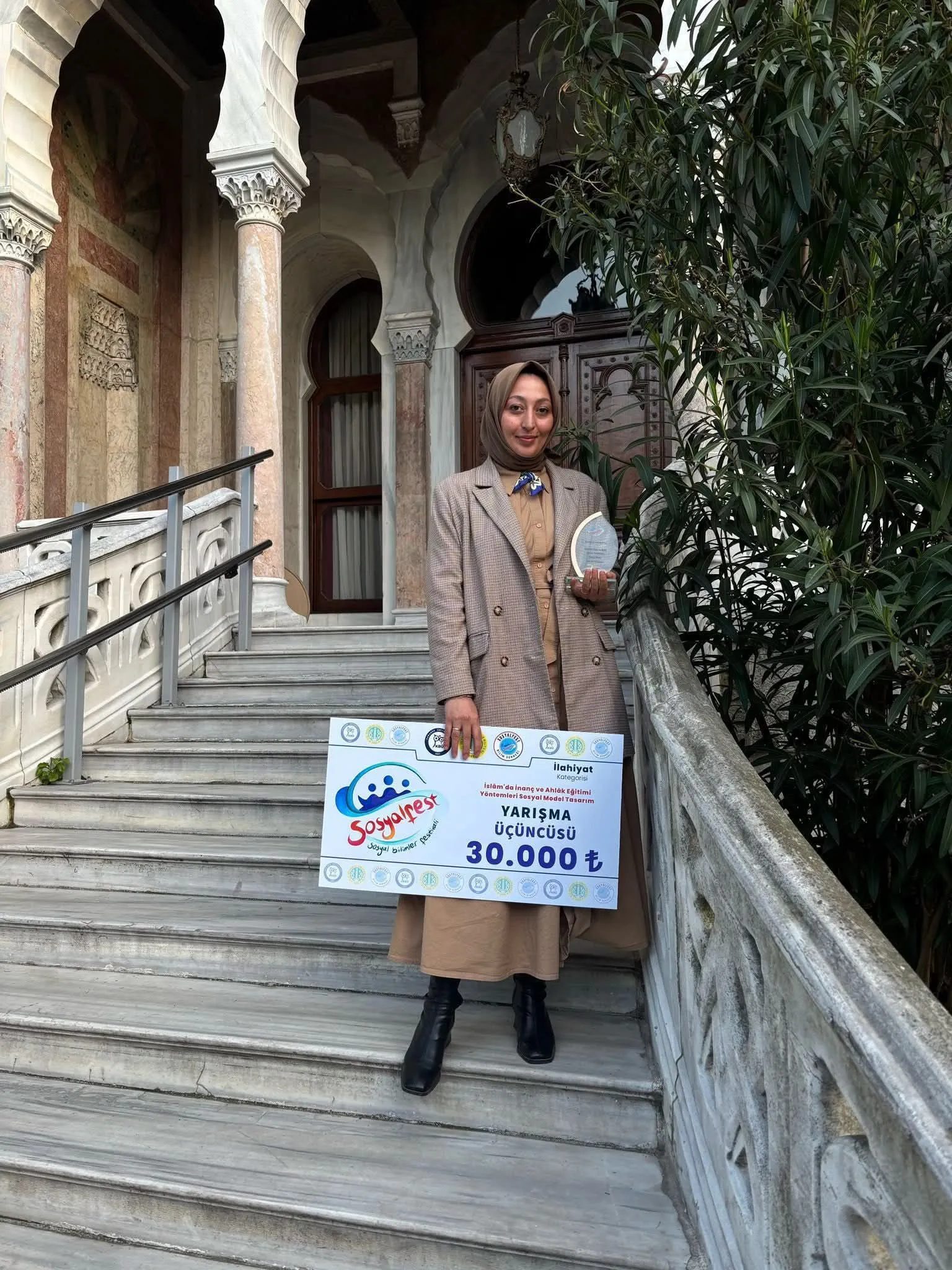 Yalova Üniversitesi’nden Türkiye Çapında Büyük Başarı: SosyalFest 2026’da Türkiye Üçüncülüğü 7 Yalova Üniversitesi’nden Türkiye Çapında Büyük Başarı: SosyalFest 2026’da Türkiye Üçüncülüğü