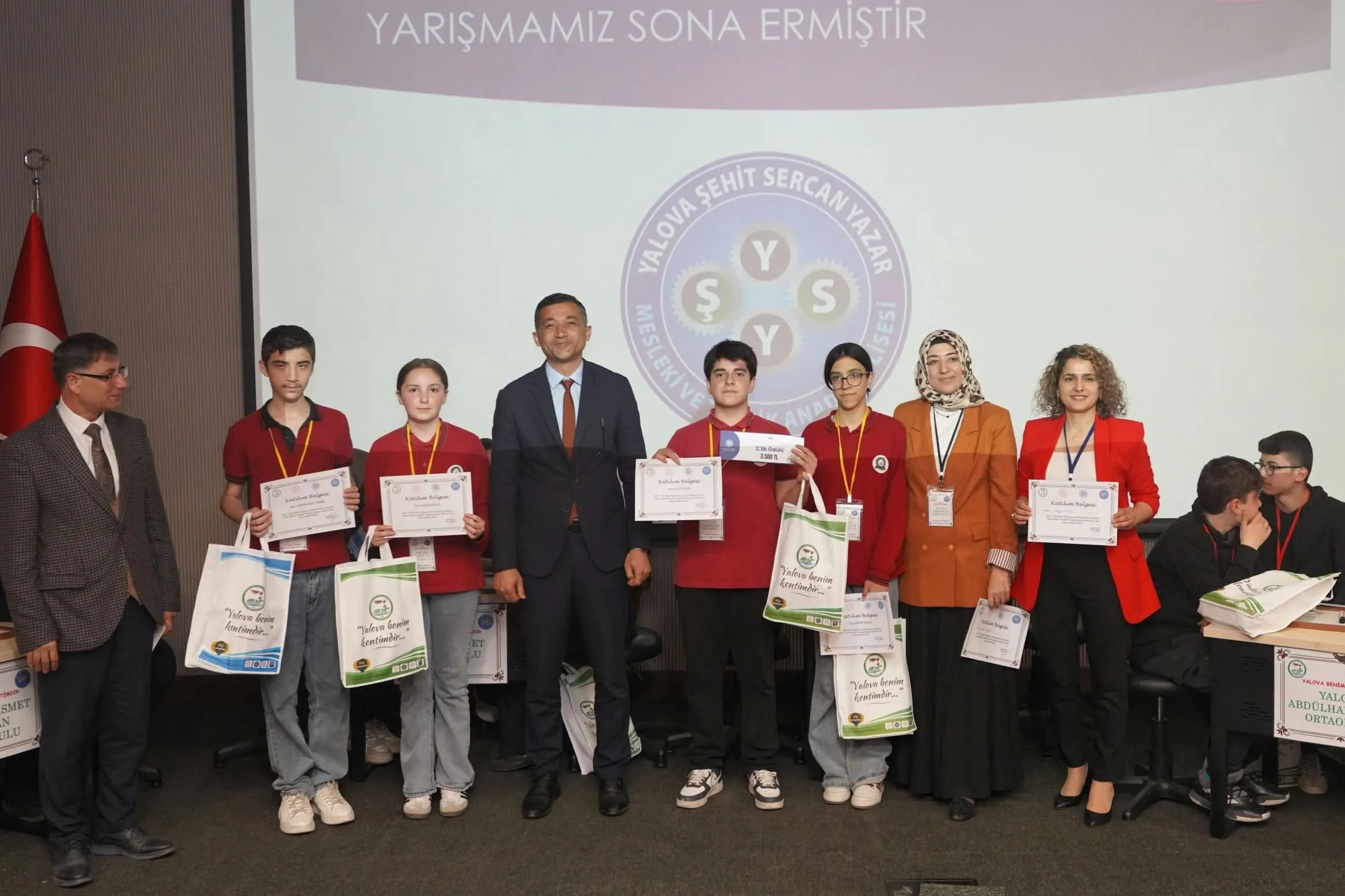 Yalova Benim Kentimdir Bilgi Yarışmasında Şampiyon Sugören İsmet Koçhan Ortaokulu Oldu: Gençler Kent Kültüründe Yarıştı