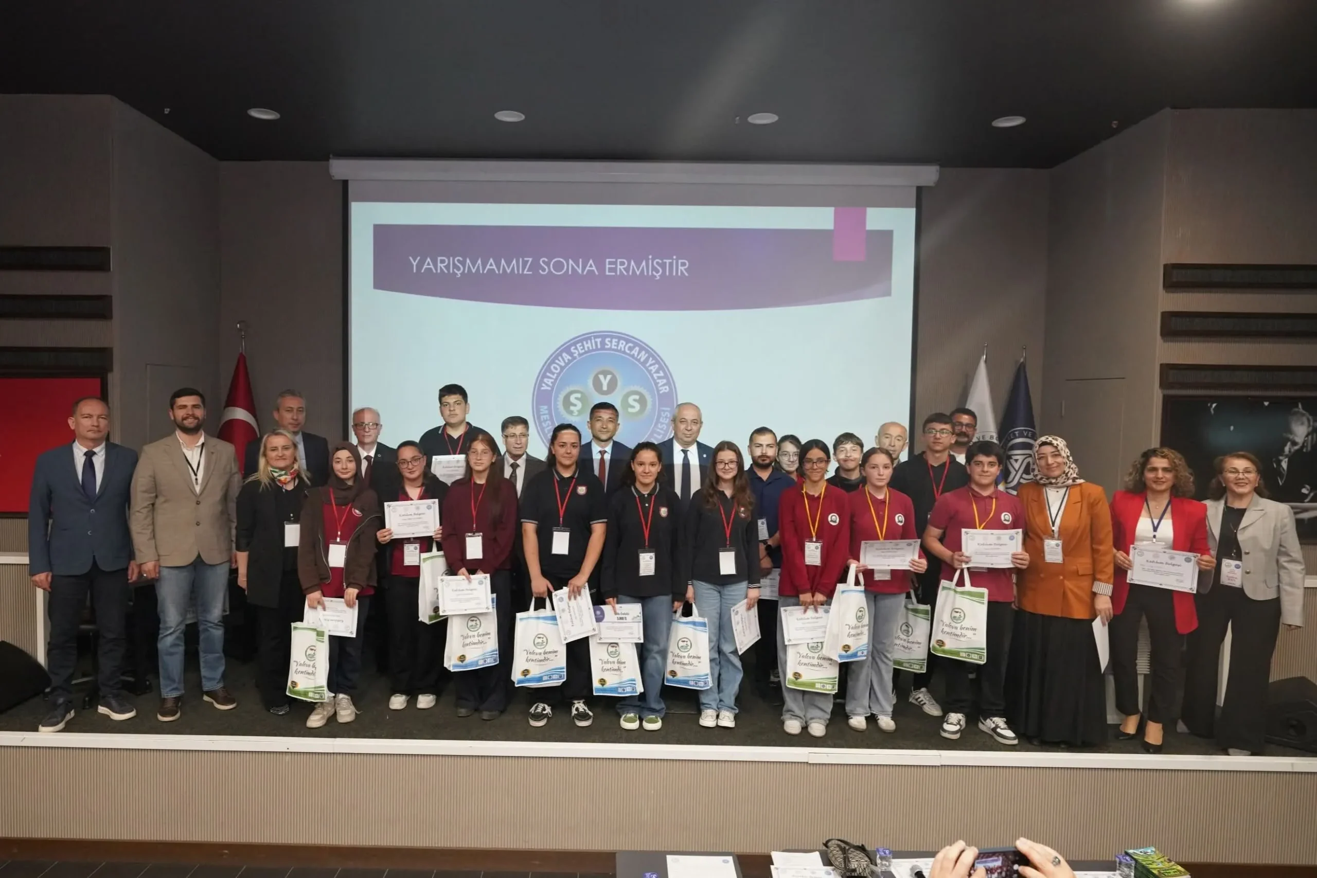 Yalova Benim Kentimdir Bilgi Yarışmasında Şampiyon Sugören İsmet Koçhan Ortaokulu Oldu: Gençler Kent Kültüründe Yarıştı