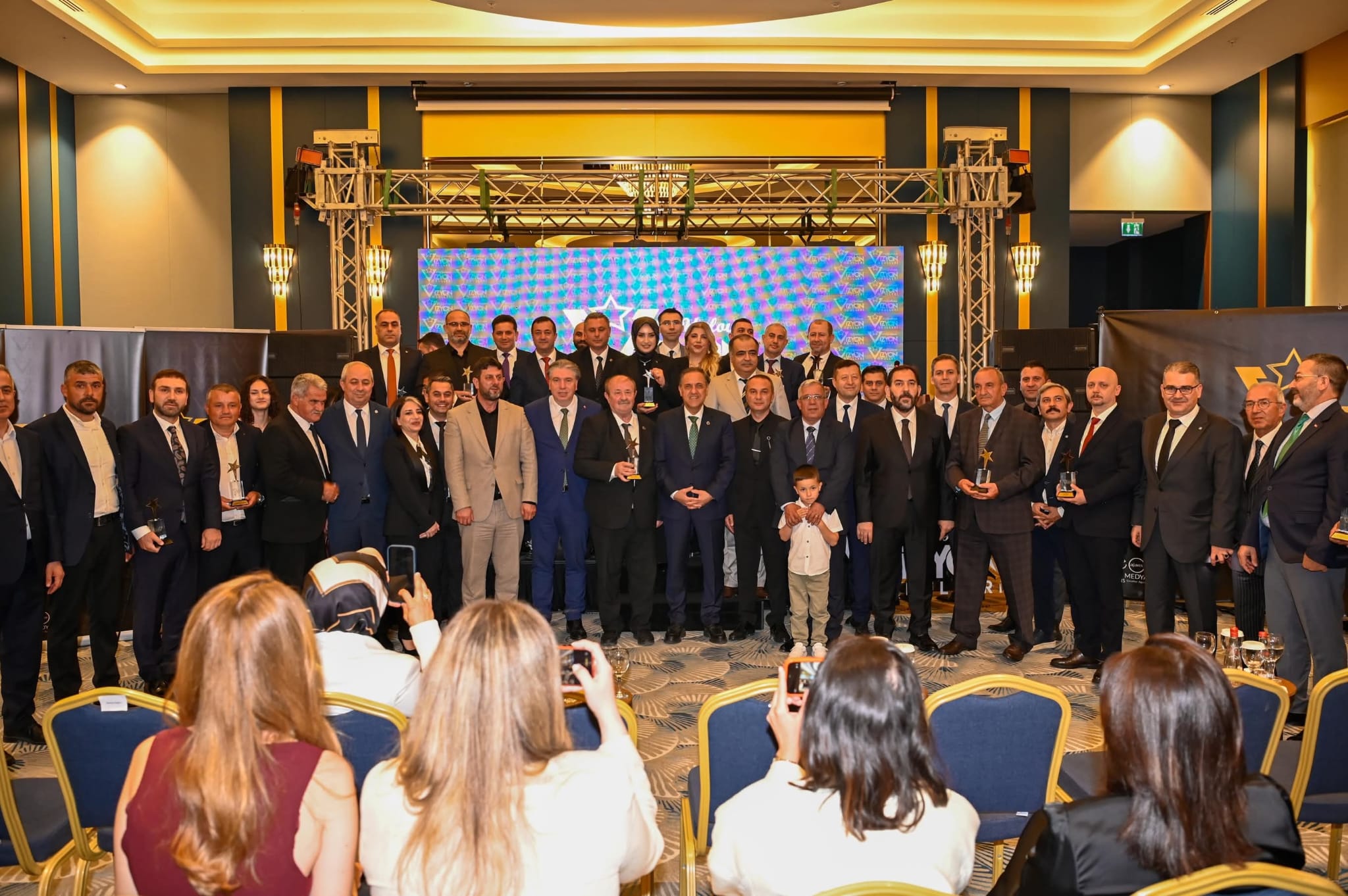 Yalova Valisi Dr. Ahmet Hamdi Usta’dan Yoğun Diplomasi Trafiği: Spor, Eğitim, Sanayi ve Uluslararası İş Birliği Masaya Yatırıldı