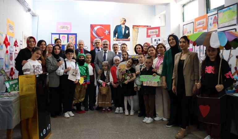 Öğrencilerden Kitap Dolu Proje Sergisi Büyük İlgi Gördü 6 Öğrencilerden Kitap Dolu Proje Sergisi Büyük İlgi Gördü