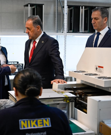 Yalova Valisi Ahmet Hamdi Usta’dan 1 Mayıs’ta Anlamlı Ziyaret: Kadın Emekçilere Vurgu
