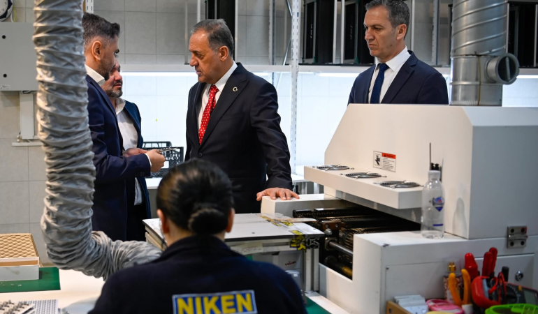 Yalova Valisi Ahmet Hamdi Usta’dan 1 Mayıs’ta Anlamlı Ziyaret: Kadın Emekçilere Vurgu