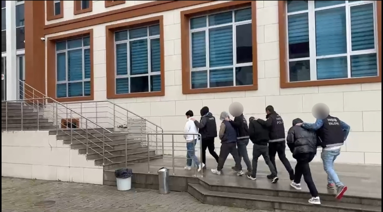 Yalova’da Narkotik Operasyonu: 4 Şüpheli Tutuklandı, Uyuşturucu Maddeler Ele Geçirildi