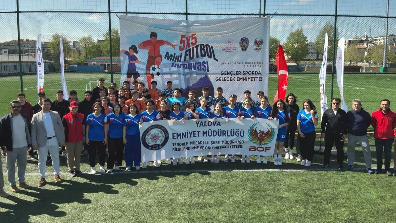 Lise Öğrencileri Sahada Buluştu: “Gençler Sporda, Gelecek Emniyette” Turnuvası Büyük İlgi Gördü