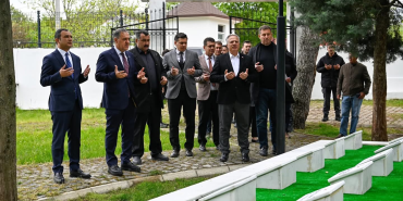Akköy Şehitliği’nde Anlamlı Ziyaret: Şehitlerimizin Aziz Hatıraları Yaşatılıyor