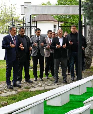 Akköy Şehitliği’nde Anlamlı Ziyaret: Şehitlerimizin Aziz Hatıraları Yaşatılıyor