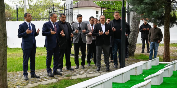 Akköy Şehitliği’nde Anlamlı Ziyaret: Şehitlerimizin Aziz Hatıraları Yaşatılıyor