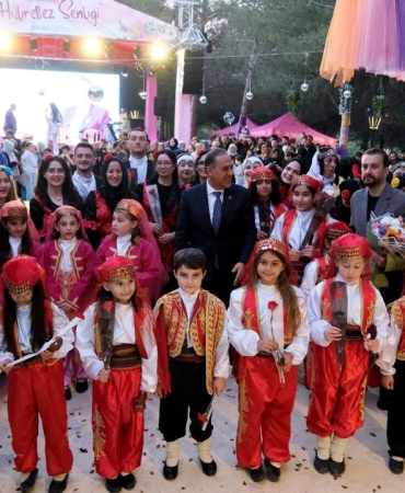 Altınova’da Hıdırellez Coşkusu: Binlerce Vatandaş Bayraktepe’de Baharı Karşıladı