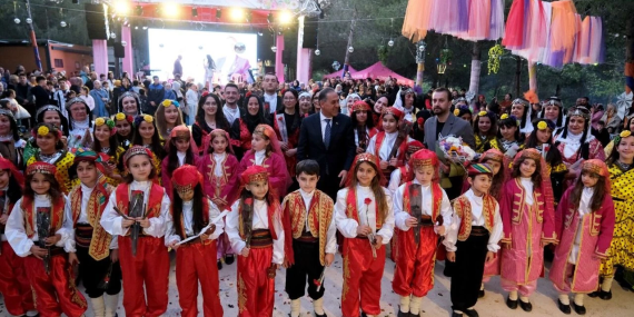 Altınova’da Hıdırellez Coşkusu: Binlerce Vatandaş Bayraktepe’de Baharı Karşıladı