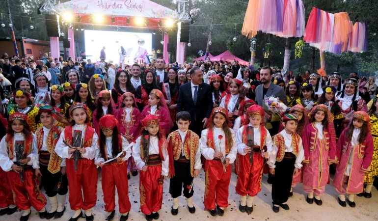 Altınova’da Hıdırellez Coşkusu: Binlerce Vatandaş Bayraktepe’de Baharı Karşıladı 1 Altınova’da Hıdırellez Coşkusu: Binlerce Vatandaş Bayraktepe’de Baharı Karşıladı