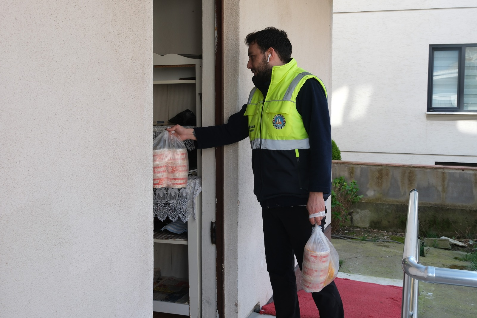 ÇİFTLİKKÖY’DE SOSYAL DAYANIŞMA NİSAN’DA DA GÜÇLENEREK SÜRDÜ