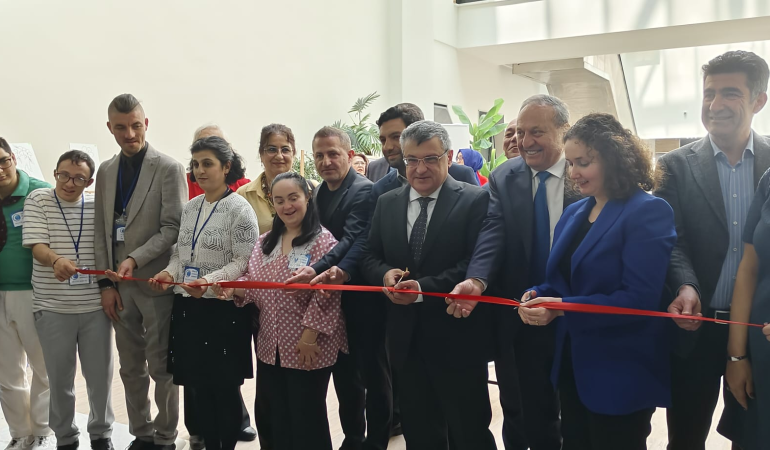 Aktif Hastanesi’nin “Engelleri Aşan Sergisi” Yoğun İlgi Gördü