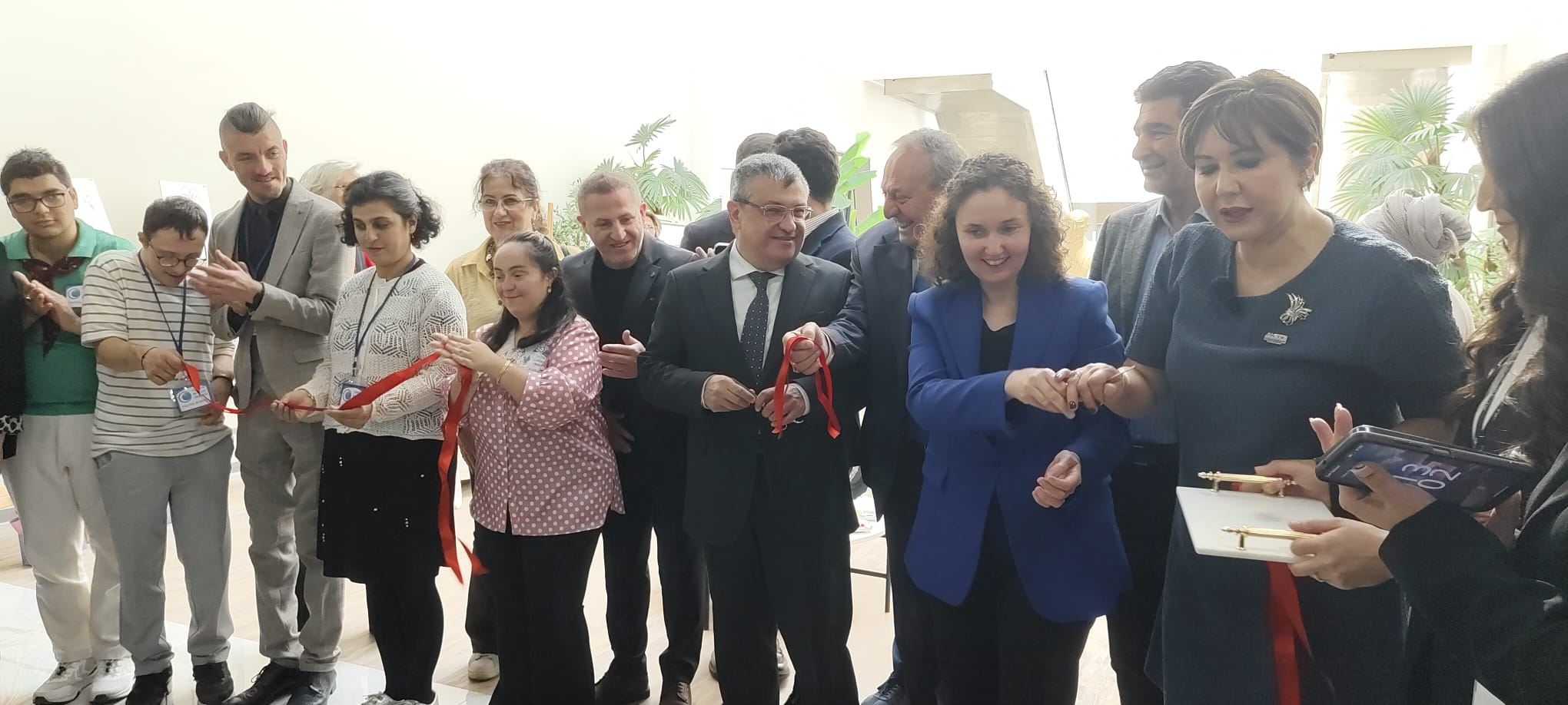 Aktif Hastanesi’nin “Engelleri Aşan Sergisi” Yoğun İlgi Gördü