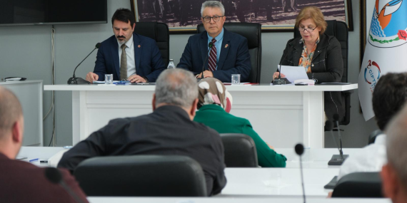 ÇİFTLİKKÖY’DE BELEDİYE MECLİSİ’NDEN MALİ DİSİPLİNE TAM NOT
