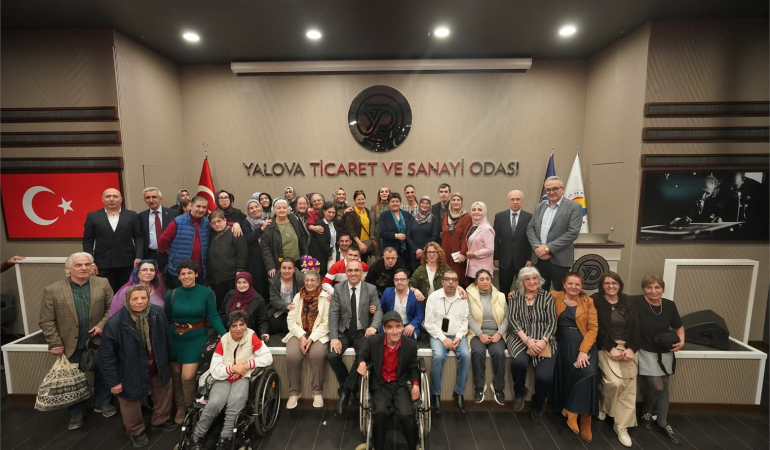 “Yılın Annesi” Ödülü Lale Dondurmacıoğulları’na Takdim Edildi 1 “Yılın Annesi” Ödülü Lale Dondurmacıoğulları’na Takdim Edildi
