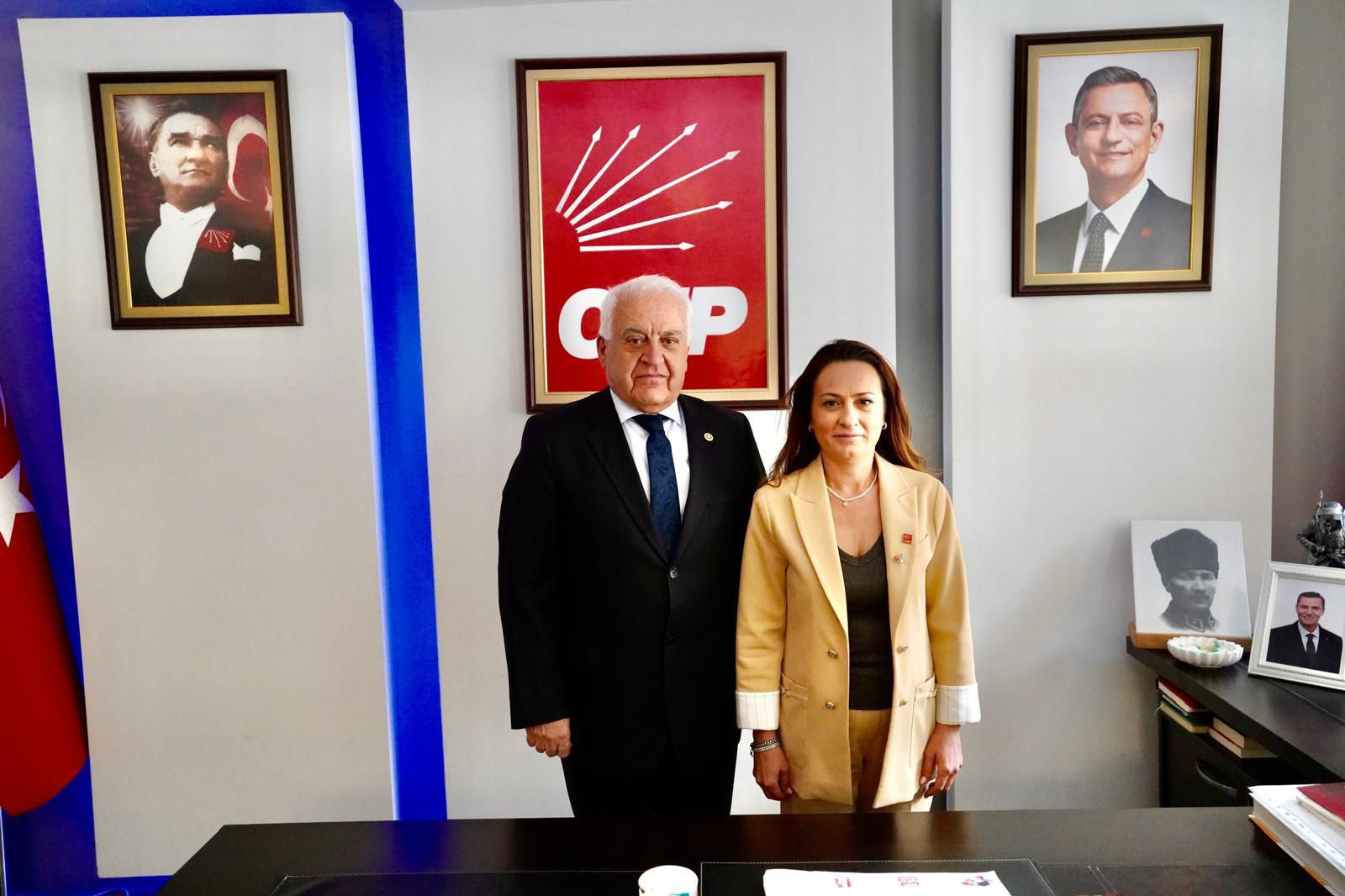 BECAN, MANİSA’DA: “BÖYLE BÜYÜYEN EKONOMİ OLUR MU?” 7 BECAN, MANİSA’DA: “BÖYLE BÜYÜYEN EKONOMİ OLUR MU?”