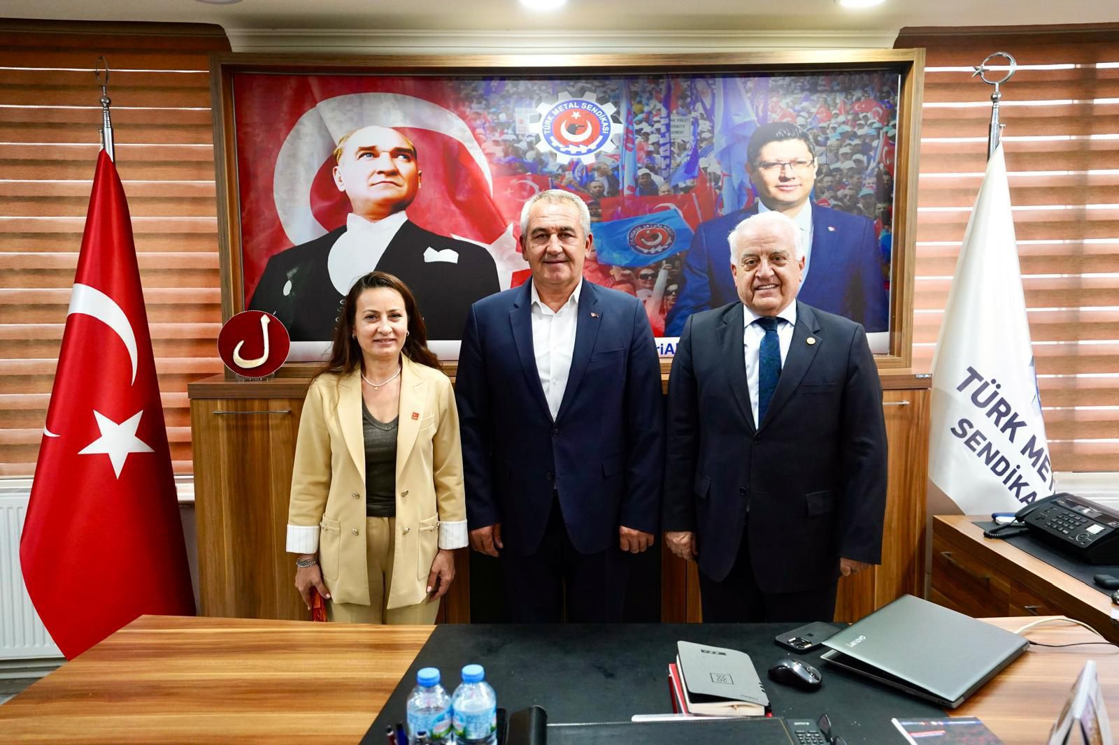 BECAN, MANİSA’DA: “BÖYLE BÜYÜYEN EKONOMİ OLUR MU?”