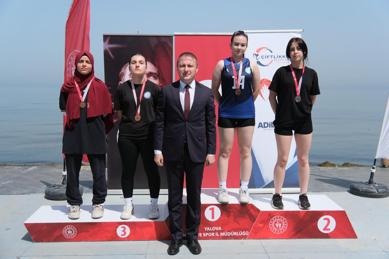 Çiftlikköy’de 19 Mayıs Coşkusu Pistlere Taşındı: Madalyalar Sahiplerini Buldu