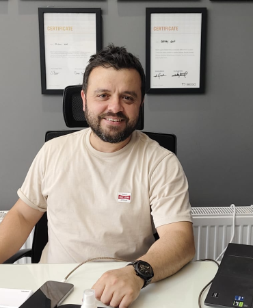 Yalova Dental Park’tan Örnek Davranış: Dev Atatürk Posteri Takdir Topladı