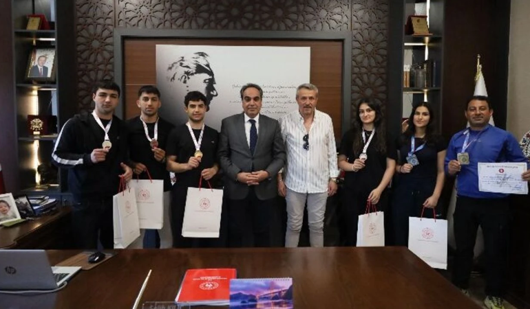 Türkiye Sambo Şampiyonası’nda Yalovalı Sporculardan Büyük Başarı 2 Türkiye Sambo Şampiyonası’nda Yalovalı Sporculardan Büyük Başarı