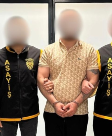Yalova’da 4 Aydır Aranan Cezaevi Firarisi Gizli Bölmede Yakalandı 4 Yalova’da 4 Aydır Aranan Cezaevi Firarisi Gizli Bölmede Yakalandı