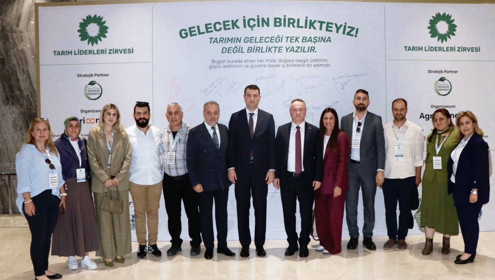 14 Mayıs Dünya Çiftçiler Günü’nde Tarım Liderleri Aynı Çatıda Buluştu: Yalova Genç Tarım Platformu Projesi Türkiye Gündemine Taşındı 5 14 Mayıs Dünya Çiftçiler Günü’nde Tarım Liderleri Aynı Çatıda Buluştu: Yalova Genç Tarım Platformu Projesi Türkiye Gündemine Taşındı